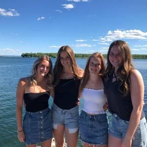 Meet your Posher, Ella